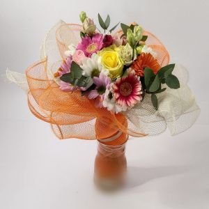 Buket sa kombinacijom ruža, lizijantusa i gerbera