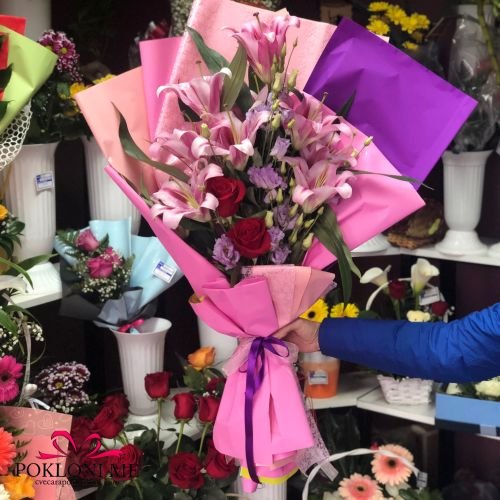 XL Buket od Orjentalnih ljiljana & Ruža & Lizijantusa + Poklon čestitka