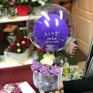 Balon " Srećan rodjendan" u balonu & korpici karanfila i ruže + Poklon čestitka