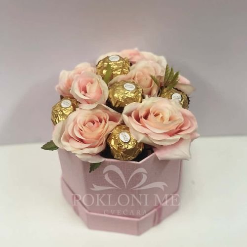 Ferrero Rocher sa ružama u ukrasnoj kutiji + Poklon čestitka
