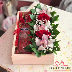 Finlandia vodka sa Ružama & Orhidejama u box kutiji + Poklon čestitka