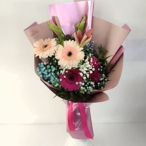Buket Ljiljana i Gerbera sa ukrasima
