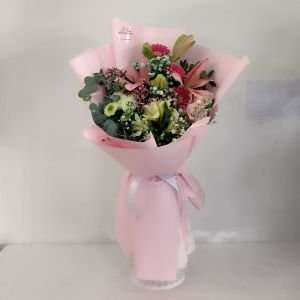 Buket Ljiljana astromerije i Gerbera sa ukrasima